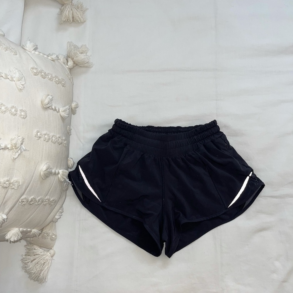 Lululemon Hotty Hot Low Rise 2.5” Lined Size 2 Black